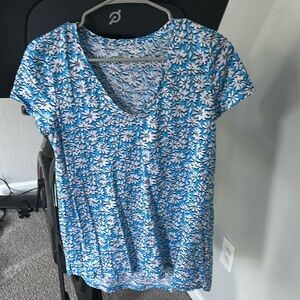 Lilly Pulitzer Etta v neck tee